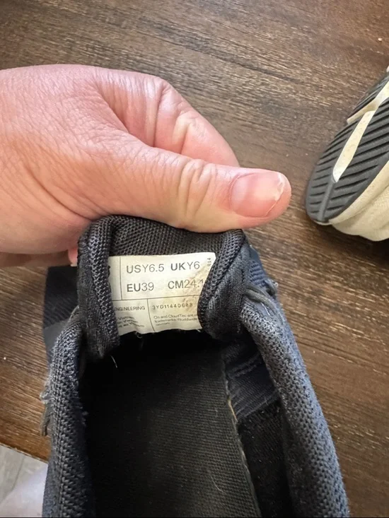 On Running Kids Navy and White Lightweight Sneakers - Picture 8 of 8